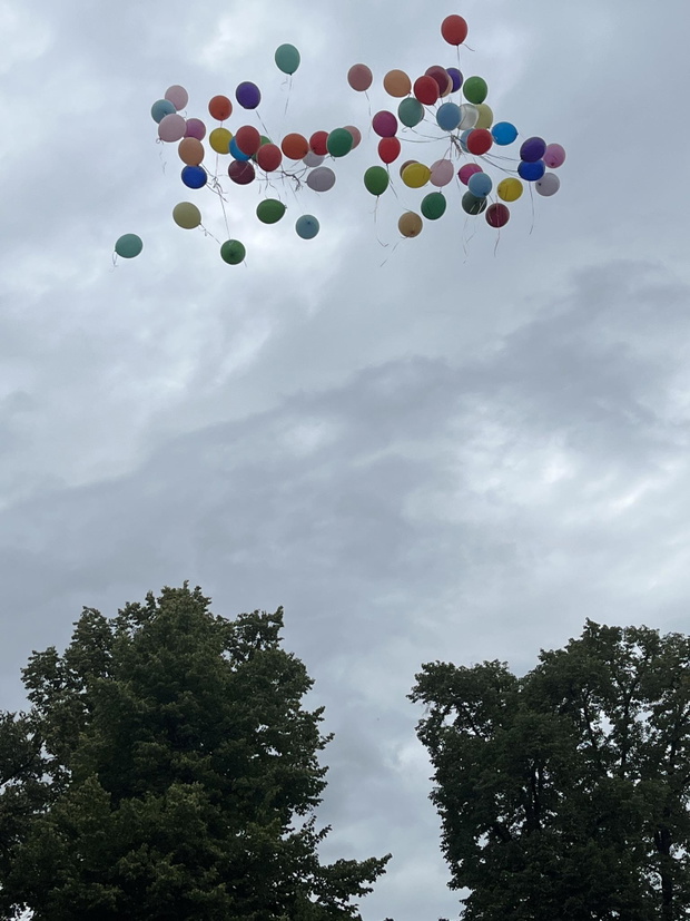 Pogrzeb Marzeny Kipiel-Sztuki. Żałobnicy wypuścili balony w niebo