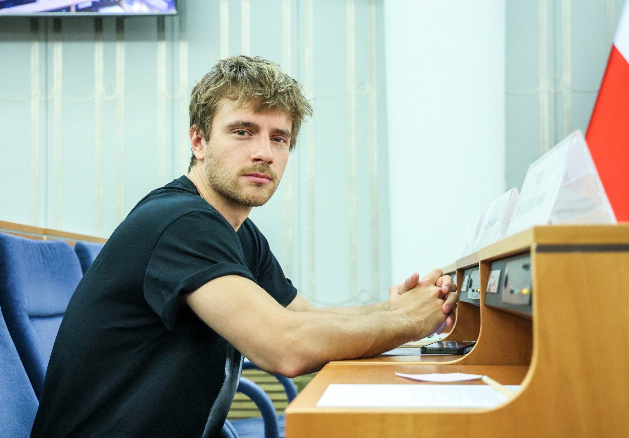 Maciej Musiał bez koszulki