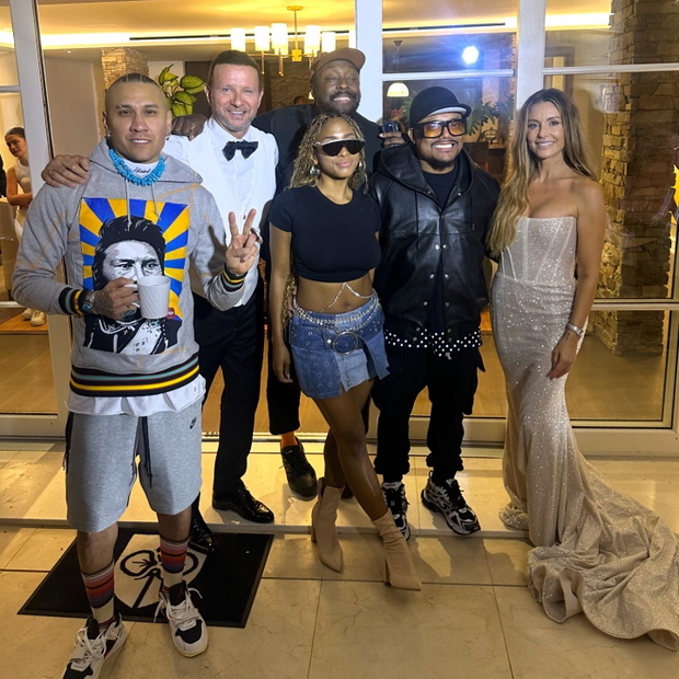 Małgorzata Rozenek i Black Eyed Peas na urodzinach Pawła Marchewki