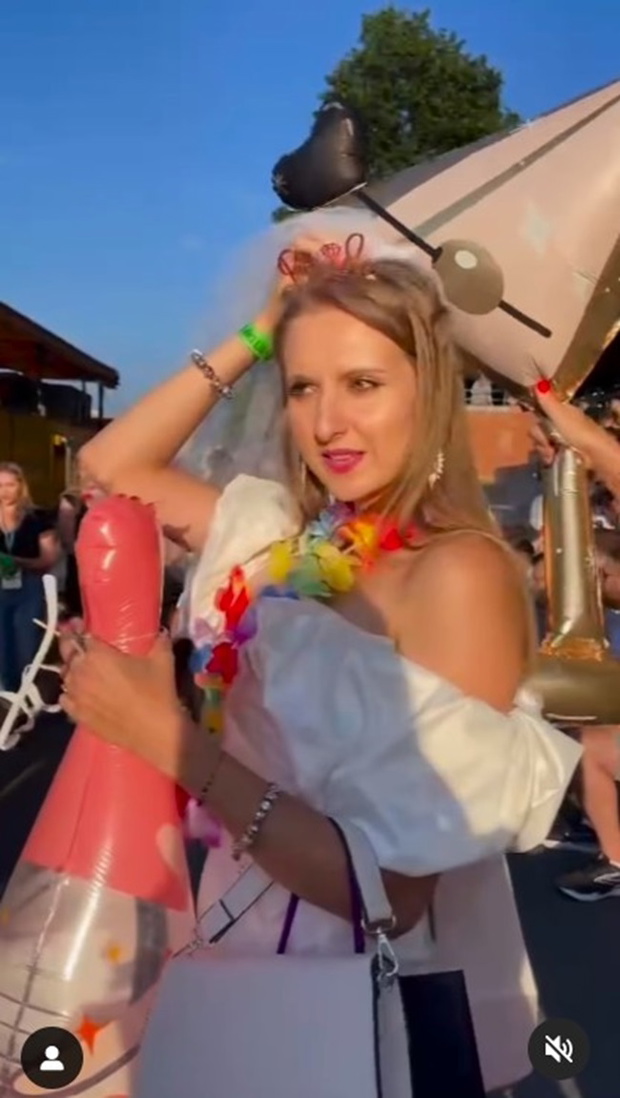 Anna z Rolnik szuka żony na wieczorze panieńskim 12