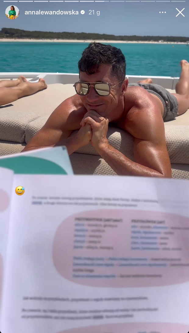 Ania i Robert Lewandowscy spędzają czas na jachcie