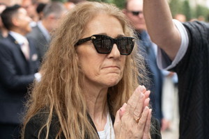 Celine Dion na ulicach Paryża, czekał na nią tłum fanów