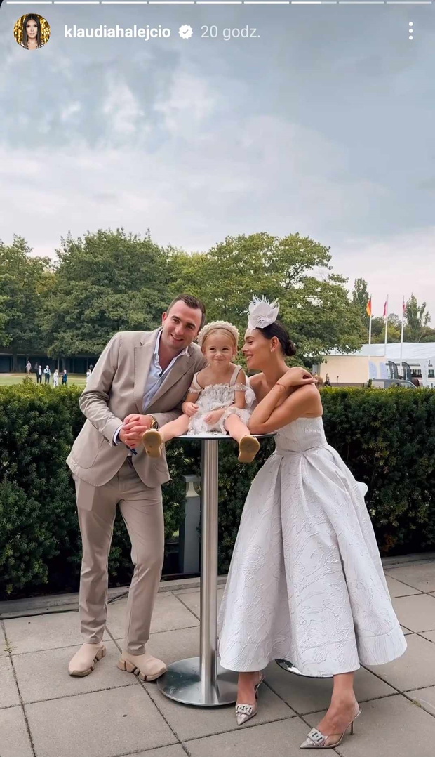 Klaudia Halejcio w białej sukni