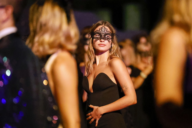 Julia Wieniawa pojawiła się na balu z przystojniakiem