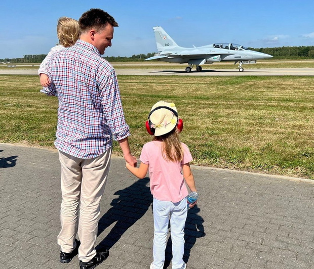 Szkoła tłumaczy się, dlaczego nie przyjęła córki Hołowni