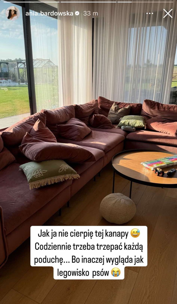 Ania Bardowska narzeka na kanapę w swoim domu