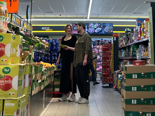 Antoni Królikowski z partnerką Izabela Banaś