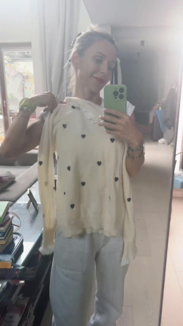 Doda z prezentem od mamy