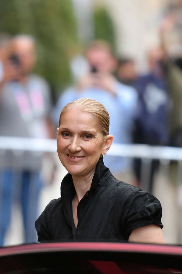 Celine Dion wychodzi z hotelu