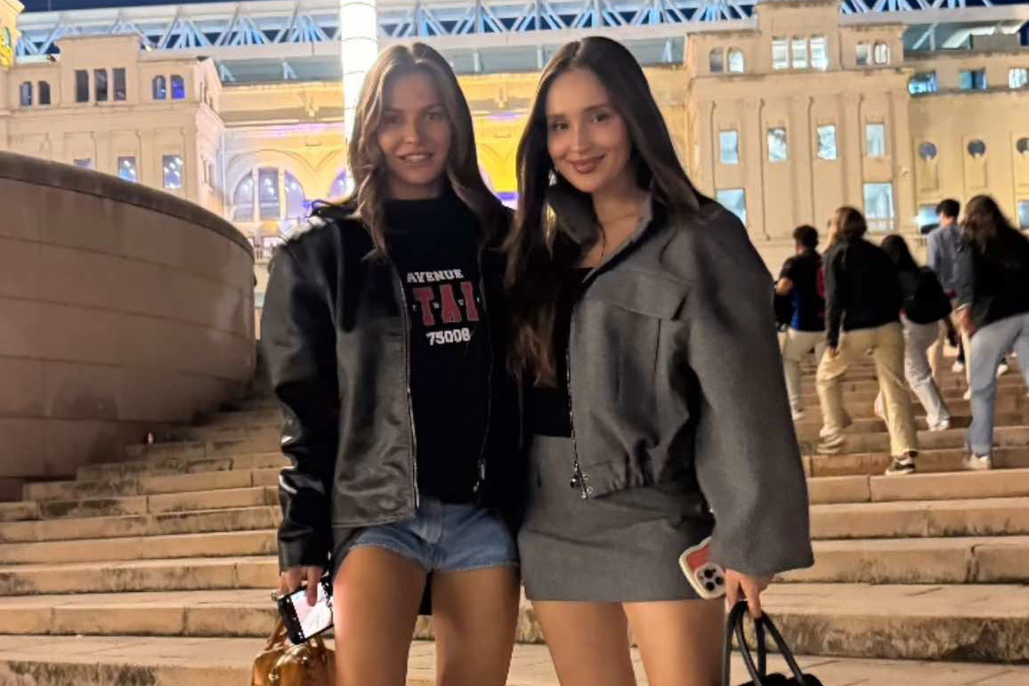 Anna Lewandowska i Marina Łuczenko w odważnych stylizacjach na meczu FC Barcelony
