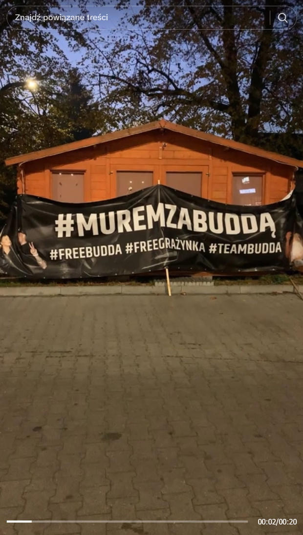 Protest pod aresztem za Buddą