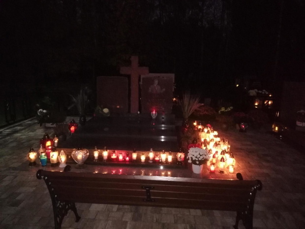 Tak dzisiaj wygląda nowy grób Krawczyka. Duża zmiana po latach