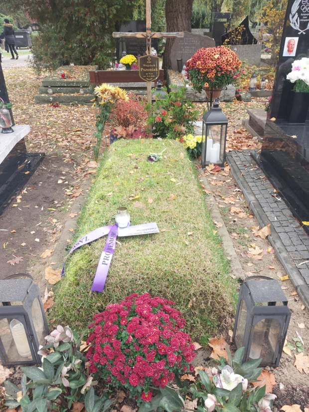 Tak wygląda grób Wojciecha Pszoniaka