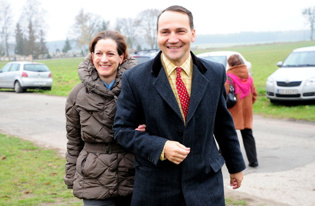 Kim jest żona Radosława Sikorskiego? Historia ich miłości to gotowy scenariusz filmu
