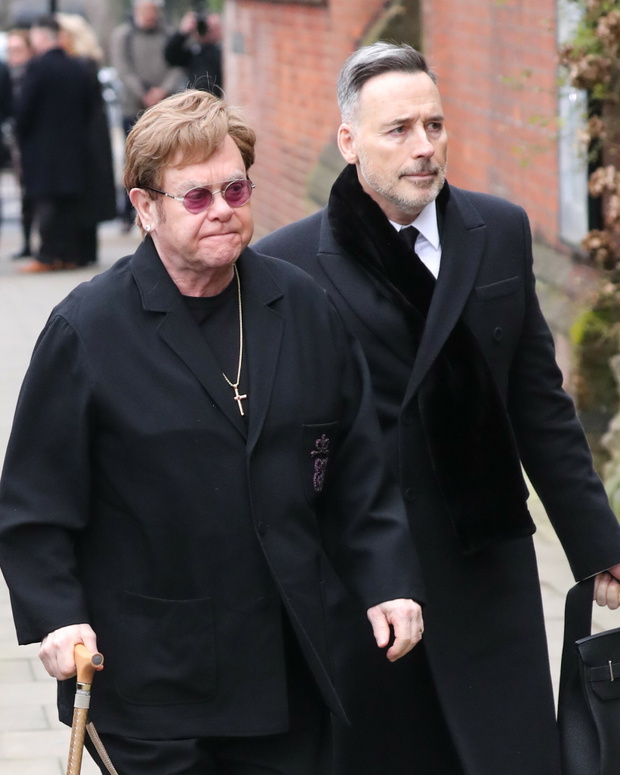 Elton John stracił wzrok na miesiące. „Nic nie widzę, nie mogę czytać”