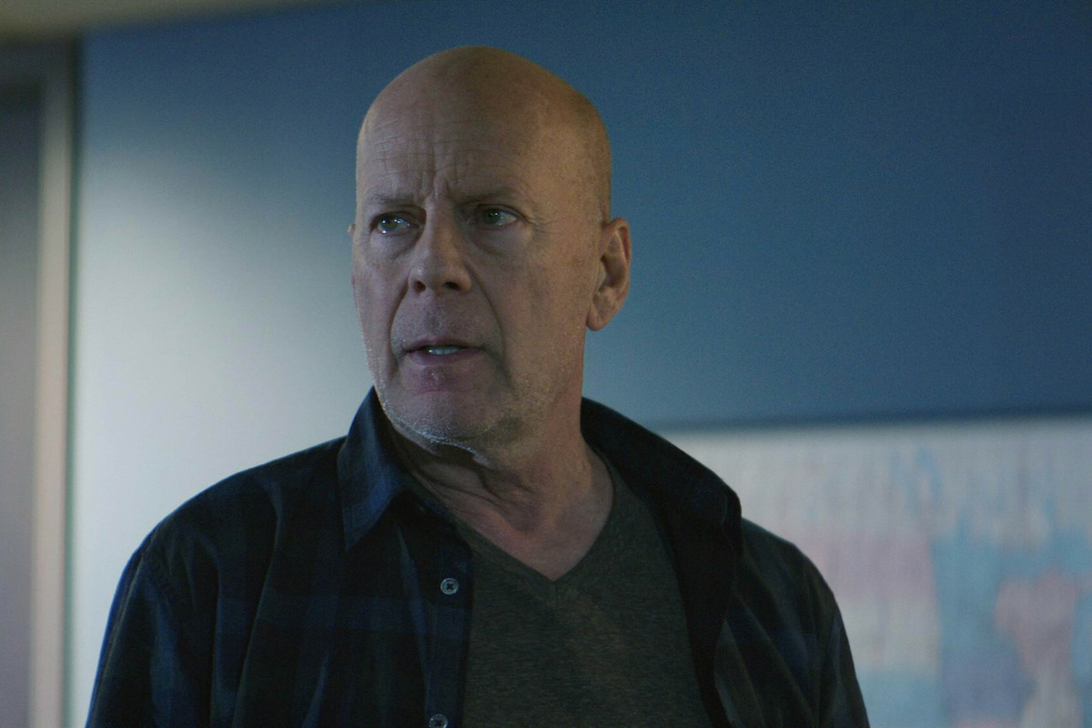 Chory Bruce Willis na zdjęciu z córkami. Widok porusza do łez