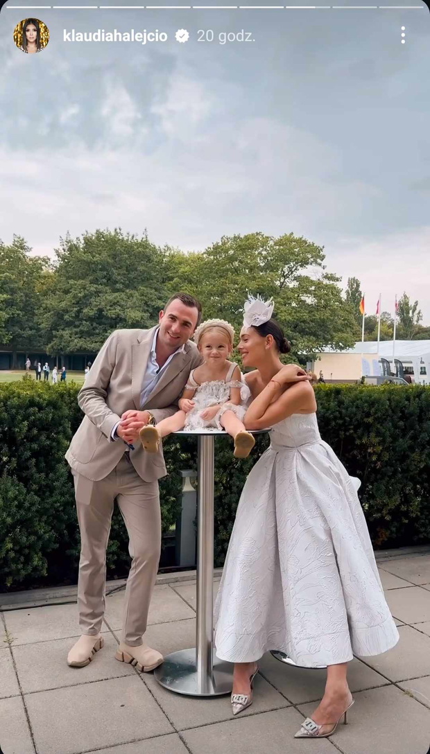 Klaudia Halejcio w białej sukni