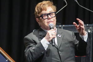 Elton John stracił wzrok na miesiące. „Nic nie widzę, nie mogę czytać”
