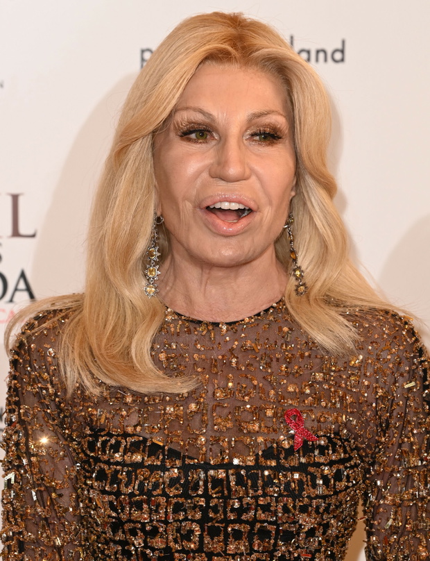 Donatella Versace zaskoczyła na imprezie. Jest nie do poznania
