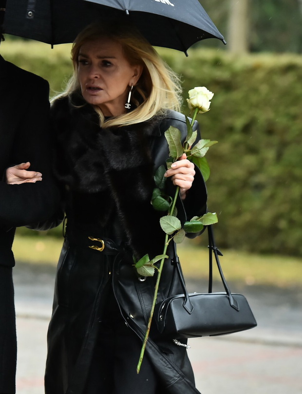 Monika Olejnik na pogrzebie Stanisława Tyma