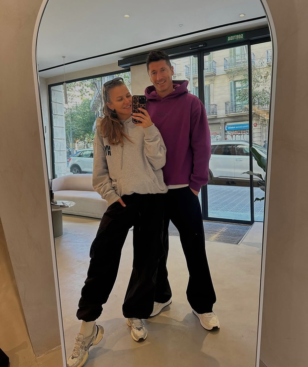 Anna Lewandowska pokazała zdjęcie z ciążowym brzuszkiem