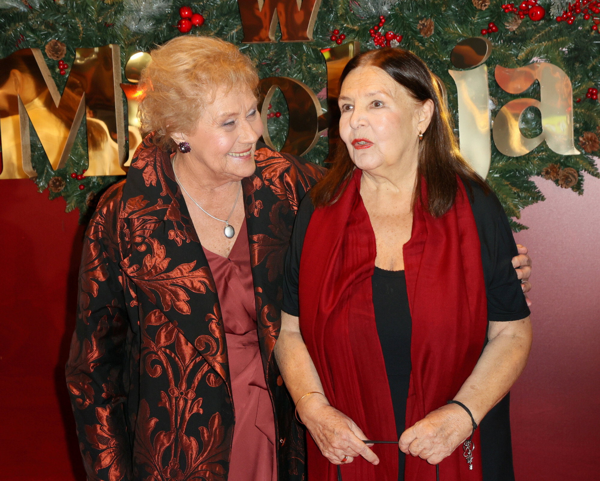 Teresa Lipowska i Marta Lipińska w filmie "Uwierz w Mikołaja"
