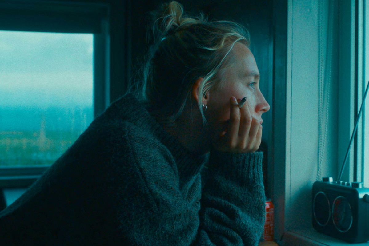 „The Outrun” wzrusza do łez. Rola alkoholiczki może przynieść Saoirse Ronan Oscara