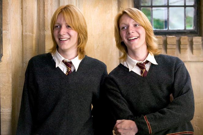 Bliźniacy Weasley z "Harrego Pottera". James i Oliver Phelps