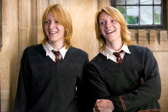 Bliźniacy Weasley z "Harrego Pottera". James i Oliver Phelps