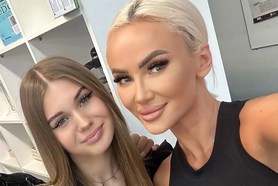Izabela Macudzińska z córką