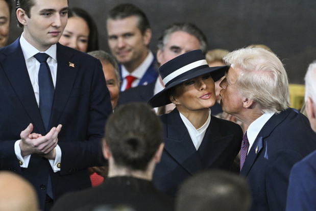 Donald Trump próbował pocałować żonę podczas zaprzysiężenia