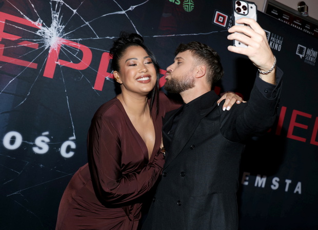 Patricia Kazadi i Aleksander Sikora na premierze filmu Nieprzyjaciel