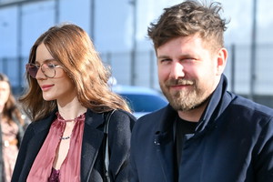 Antoni Królikowski z partnerką Izabelą na wiosennej ramówce Polsatu