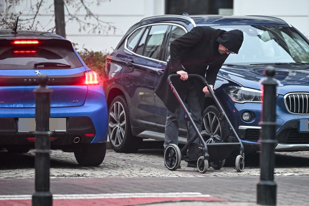 Krzysztof Ibisz z żoną i córką na spacerze