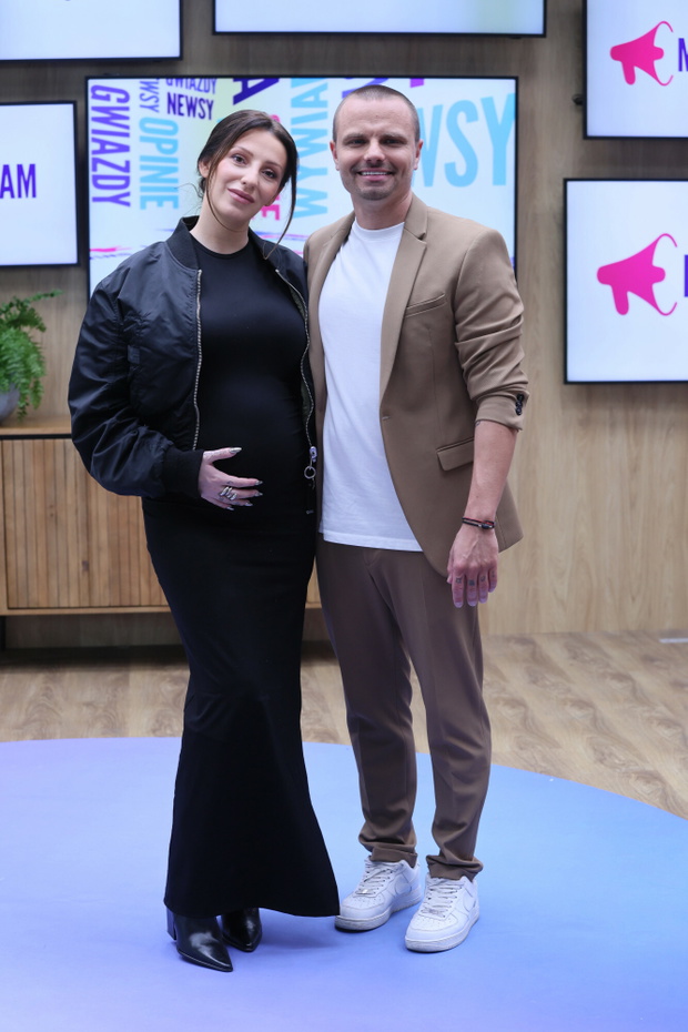 Marcin Hakiel z partnerką przed studiem Dzień dobry TVN