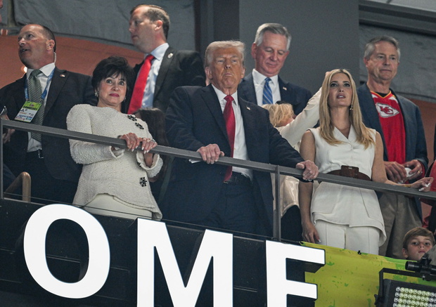 Donald Trump z rodziną na Super Bowl
