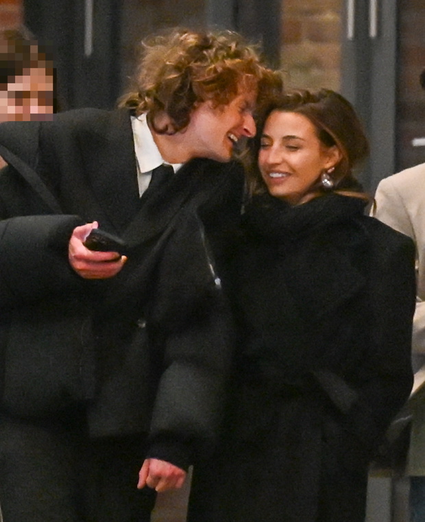 Julia Wieniawa i Kacper Kujawa przyłapani przez paparazzi