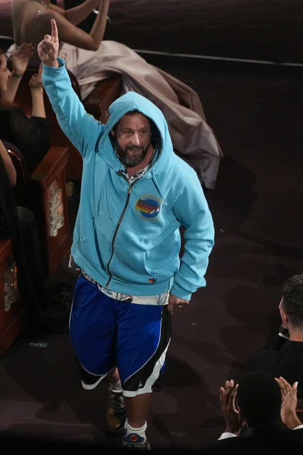 Adam Sandler pojawił się w dresie na Oscarach 2025