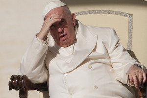 Papież Franciszek walczy z obustronnym zapaleniem płuc: najnowsze informacje o stanie zdrowia