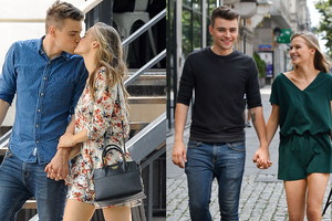 Damian Kordas i Karolina Pisarek całują się