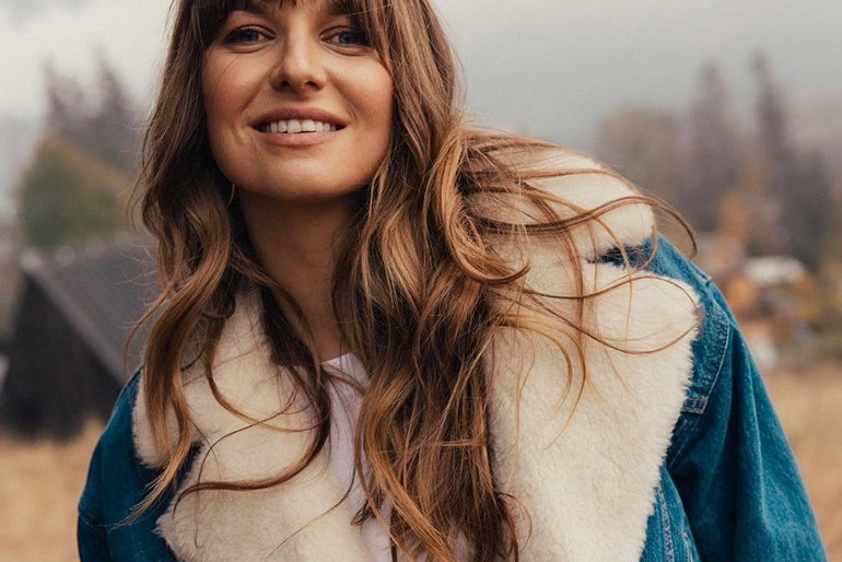 Anna Lewandowska w jeansowej kurtce Levis
