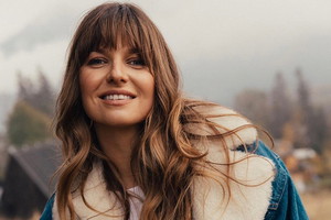 Anna Lewandowska w jeansowej kurtce Levis
