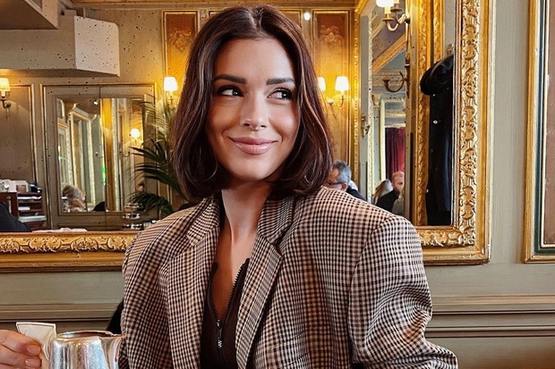Klaudia Halejcio narzeka na ceny w Paryżu w kawiarnii