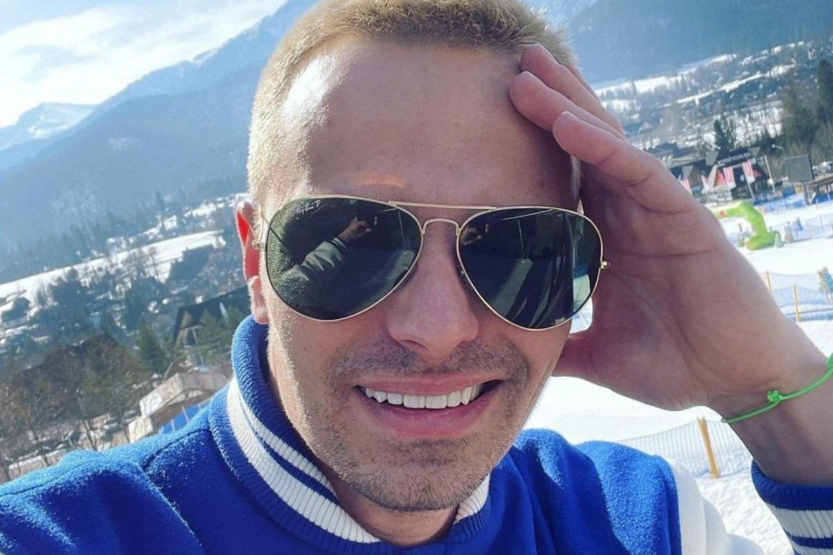 Marcin Hakiel pokazał, jak się relaksuje g