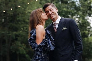 Anna Lewandowska całuje Roberta Lewandowskiego