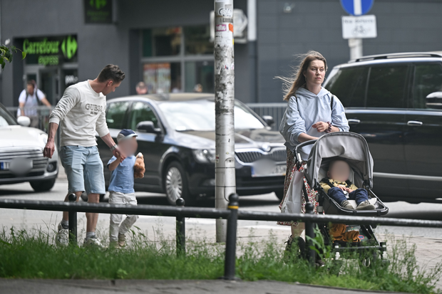 Filip Gurłacz z żoną i dziećmi