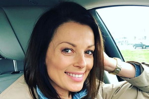 Katarzyna Glinka w beżowym płaszczu