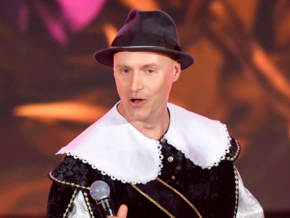 Krzysztof Krawczyk JR z blondynką w Opolu 00