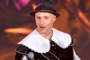 Krzysztof Krawczyk JR z blondynką w Opolu 00