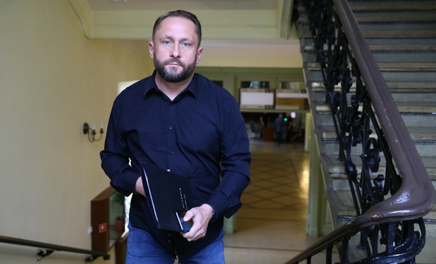 Kamil Durczok opuszcza budynek s?du